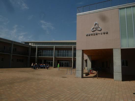 安全に歩きます！～1，2年交通教室～