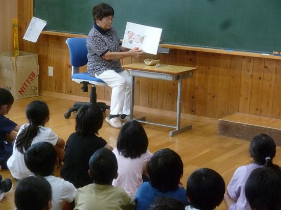 2学期もお世話になります！～あ～すまいり～ずの皆さんによる読み聞かせ始まる！～