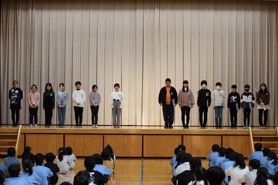 伝統が引き継がれました！～児童会・トランペット鼓隊引き継ぎ式～