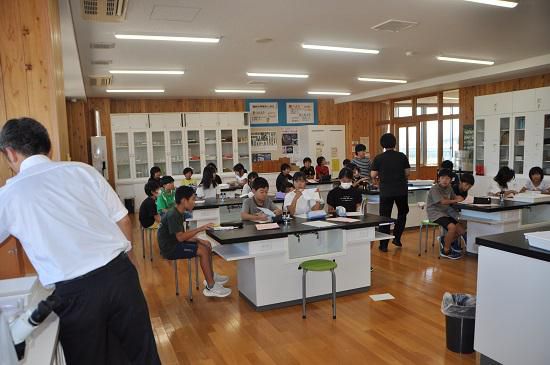 日常生活の不思議から…～４年理科の授業より～