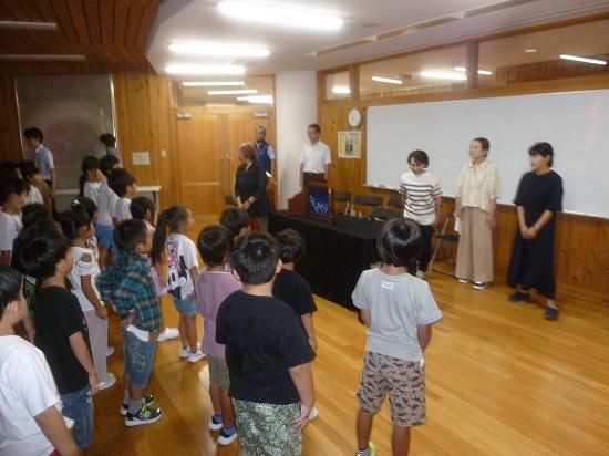 １，３年生合同読み聞かせ会終わる！～紙芝居「ででんこ　でんでん」～