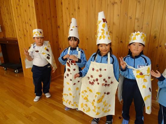 学年別アルバム【１年生の部屋】が更新されました。～落ち葉で変身～