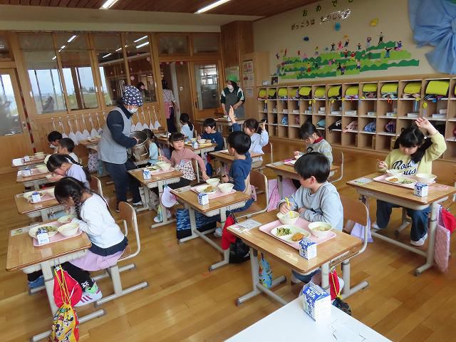 １年生　初めての給食