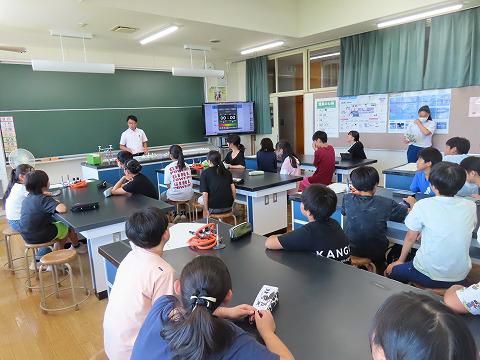 ６年生集合学習で飯豊中へ