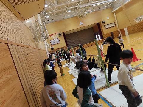 鉄棒練習がんばっています