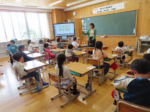 １年生　校歌斉唱！　２年生以上エンカウンター