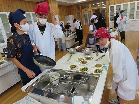 運動会の歌・６年生の調理実習