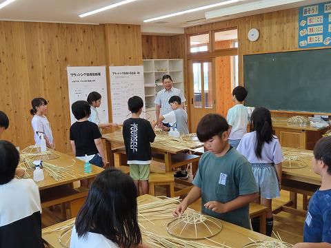 ４年生　総合的な学習　「すげがさづくり」