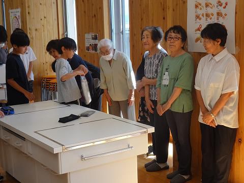 ６年生に家庭科ボランティア