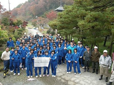 八幡山を守る会　植樹作業