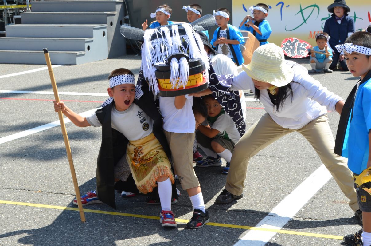 めざみの里祭り　ちびっこ獅子・つかみどり　（中部地区公民館より）