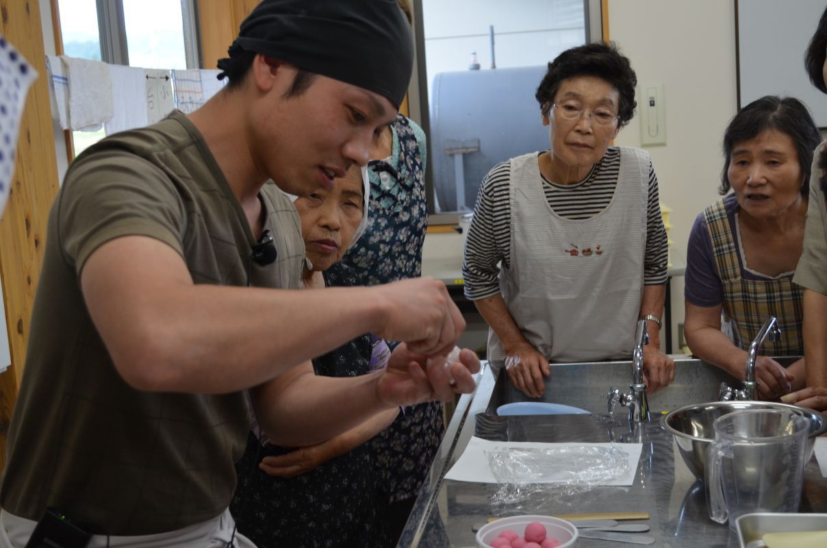 和菓子つくりに挑戦！