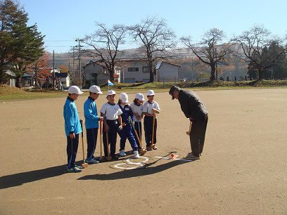 小学生との交流グランドゴルフ大会