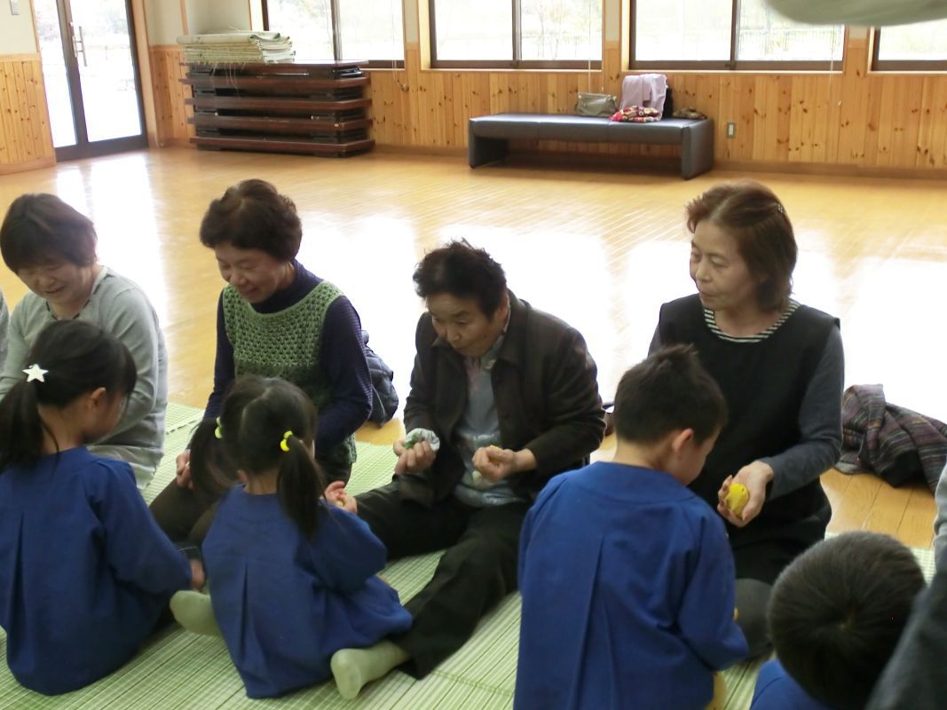 さわやかクラブと幼稚園との交流会