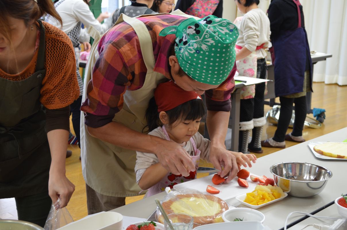 親子ケーキ作り受付中！