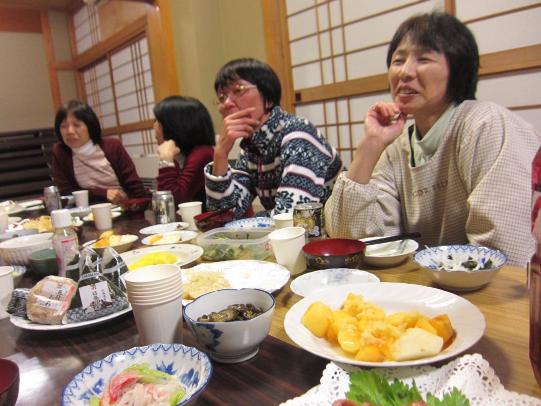 いちごクラブ芋煮会（白椿地区公民館）
