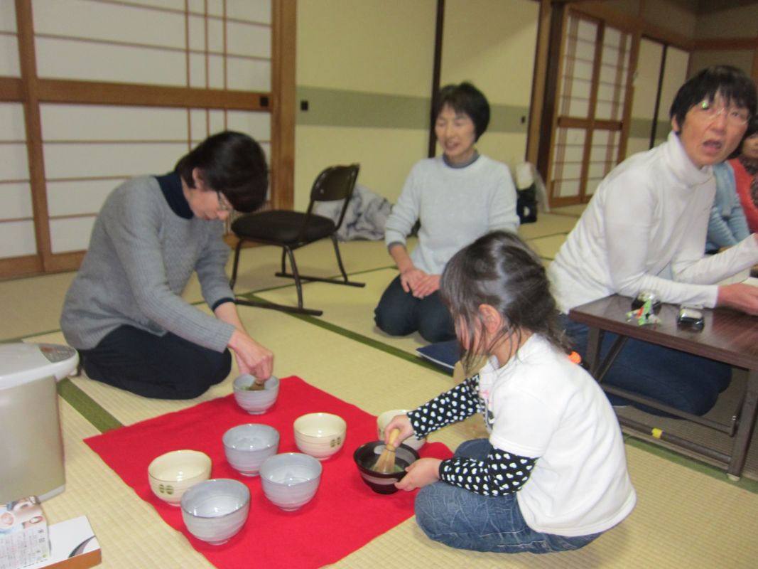 いちごクラブお抹茶会でお楽しみ