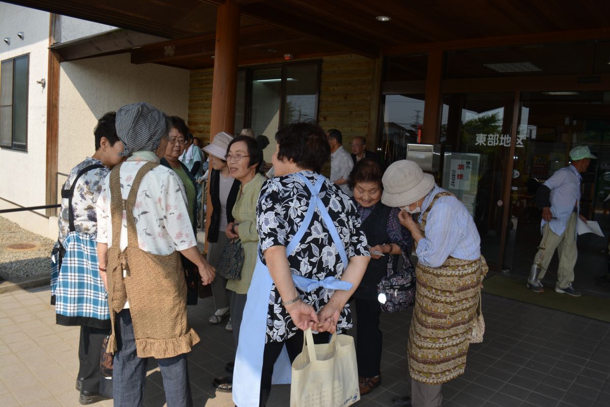 東部地区高砂会（東部地区老人会会員５３名）がボランティア活動を実施。