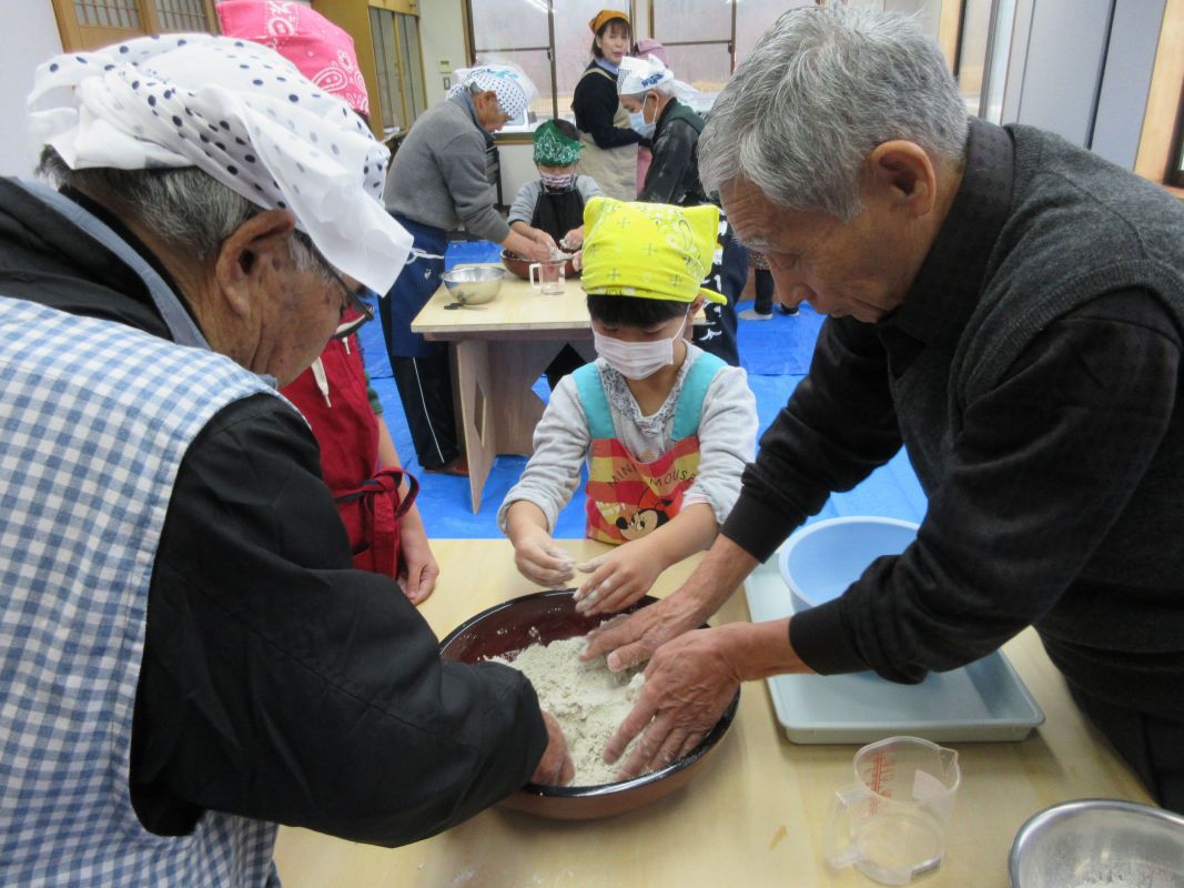 ふるさと学園と小学生のそば打ち教室