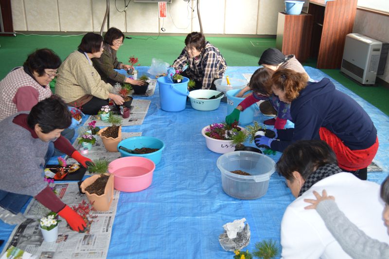 正月用寄せ植え講習会（白椿地区公民館）