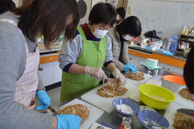 いちごクラブ発酵食品つくり講習会（白椿地区公民館）