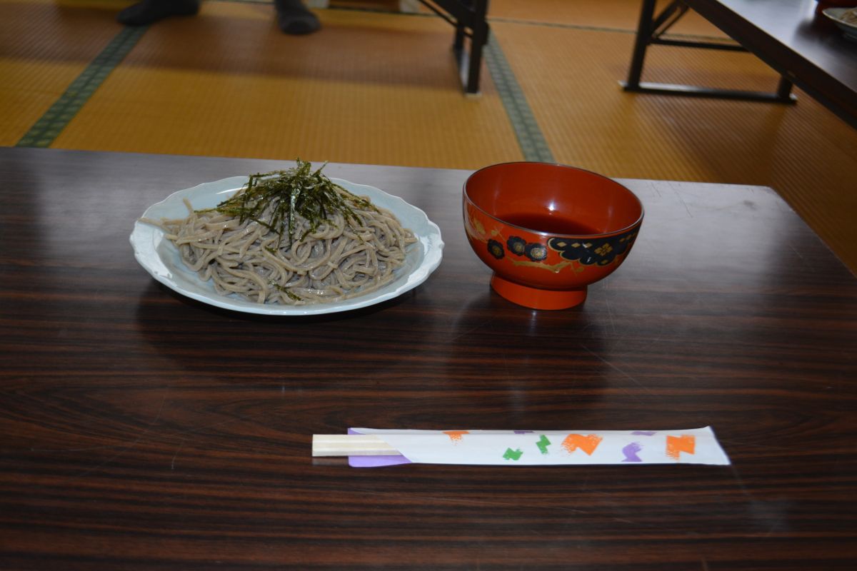 「打ちたて」「茹でたて」の手打ちそばを振る舞いました。
