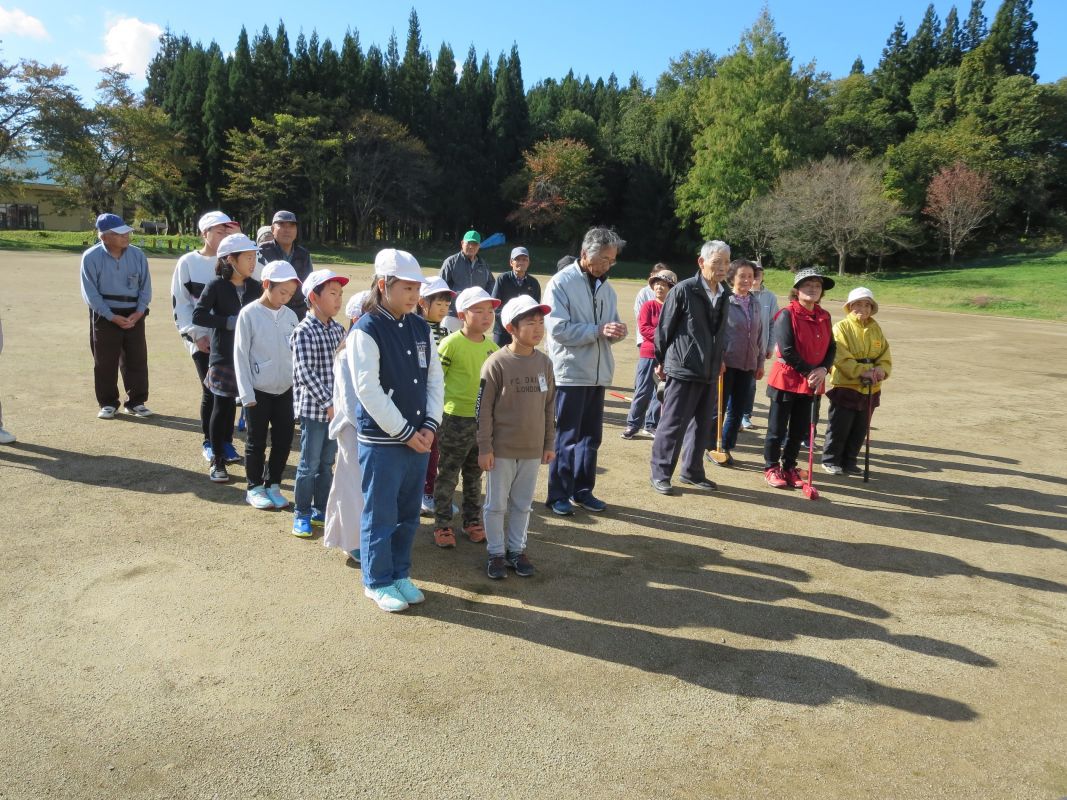 小学生との交流グラウンド・ゴルフ大会