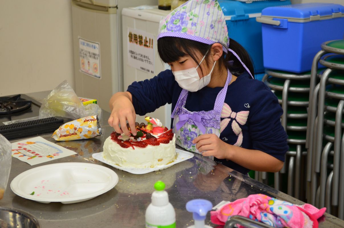 クリスマスケーキ作り開催