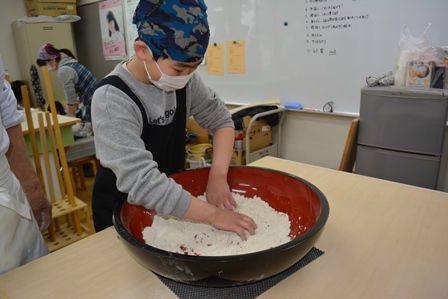 東部地区「卒業親子そば打ち教室」開催