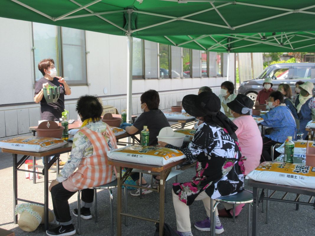 婦人教室「さわやかクラブ」ガーデニング教室（西部地区公民館）