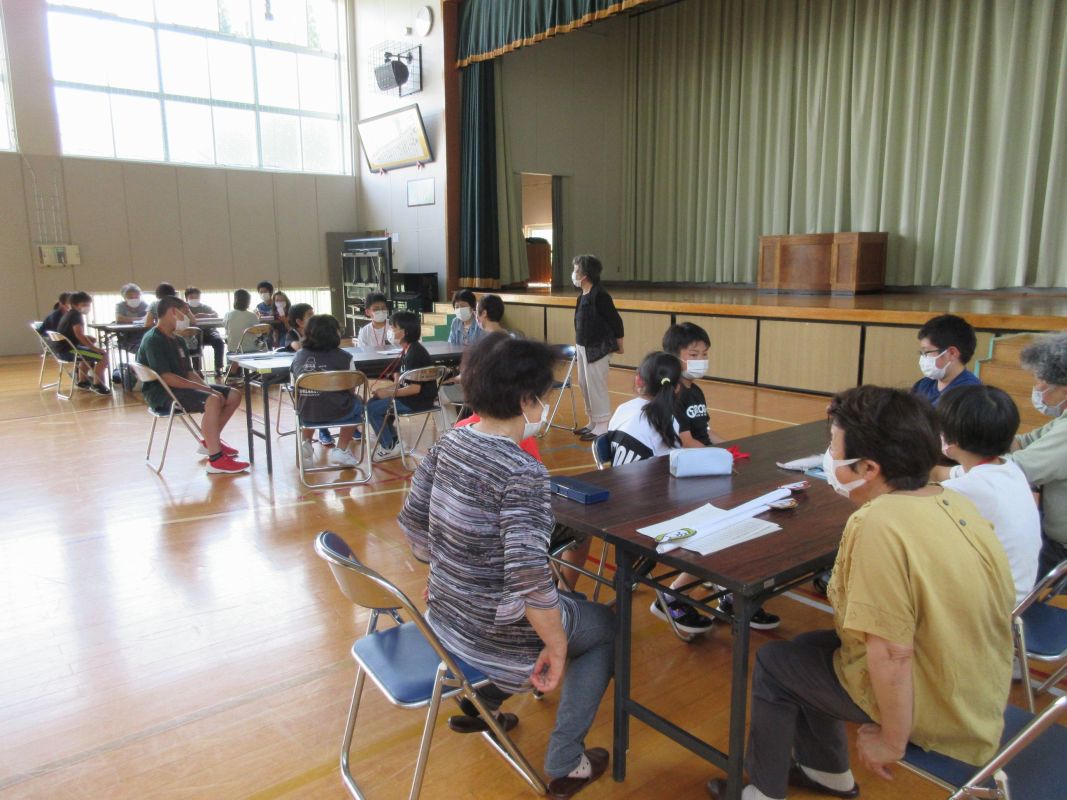 さわやかクラブと小学生の交流会　第1回目（西部地区公民館）