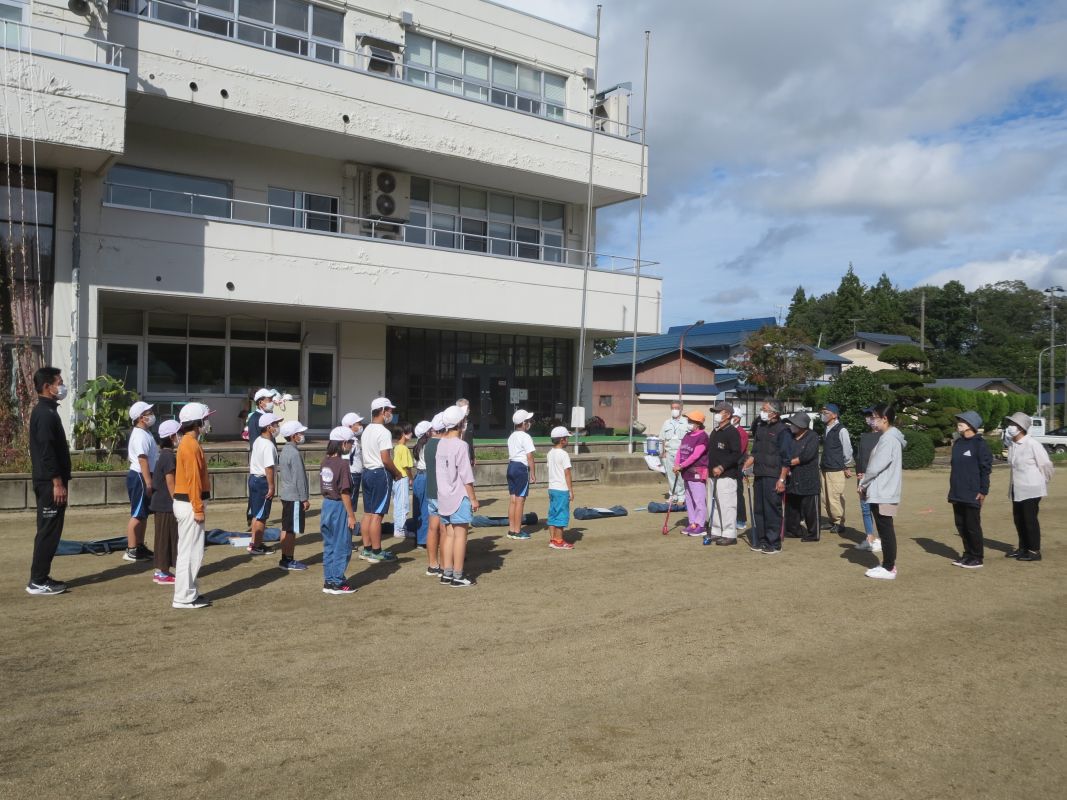 ふるさと学園と小学生との交流会（西部地区公民館）