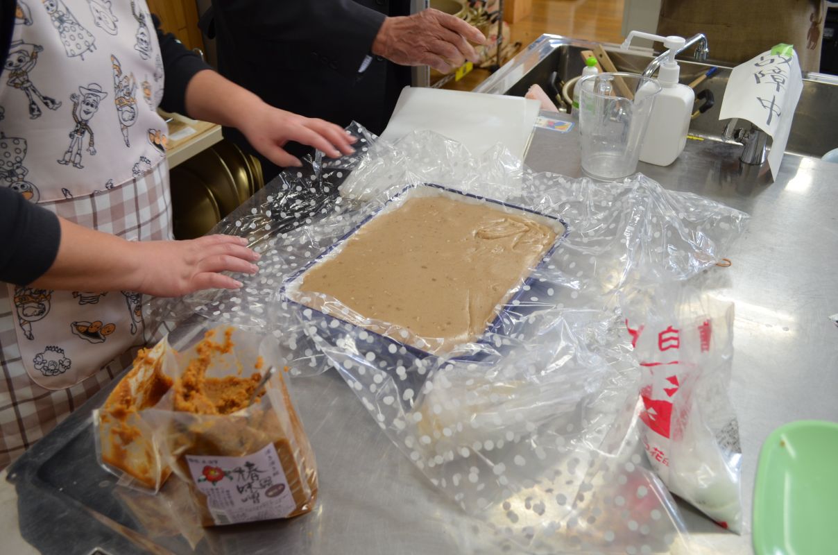 味噌もち作り（中部地区公民館）