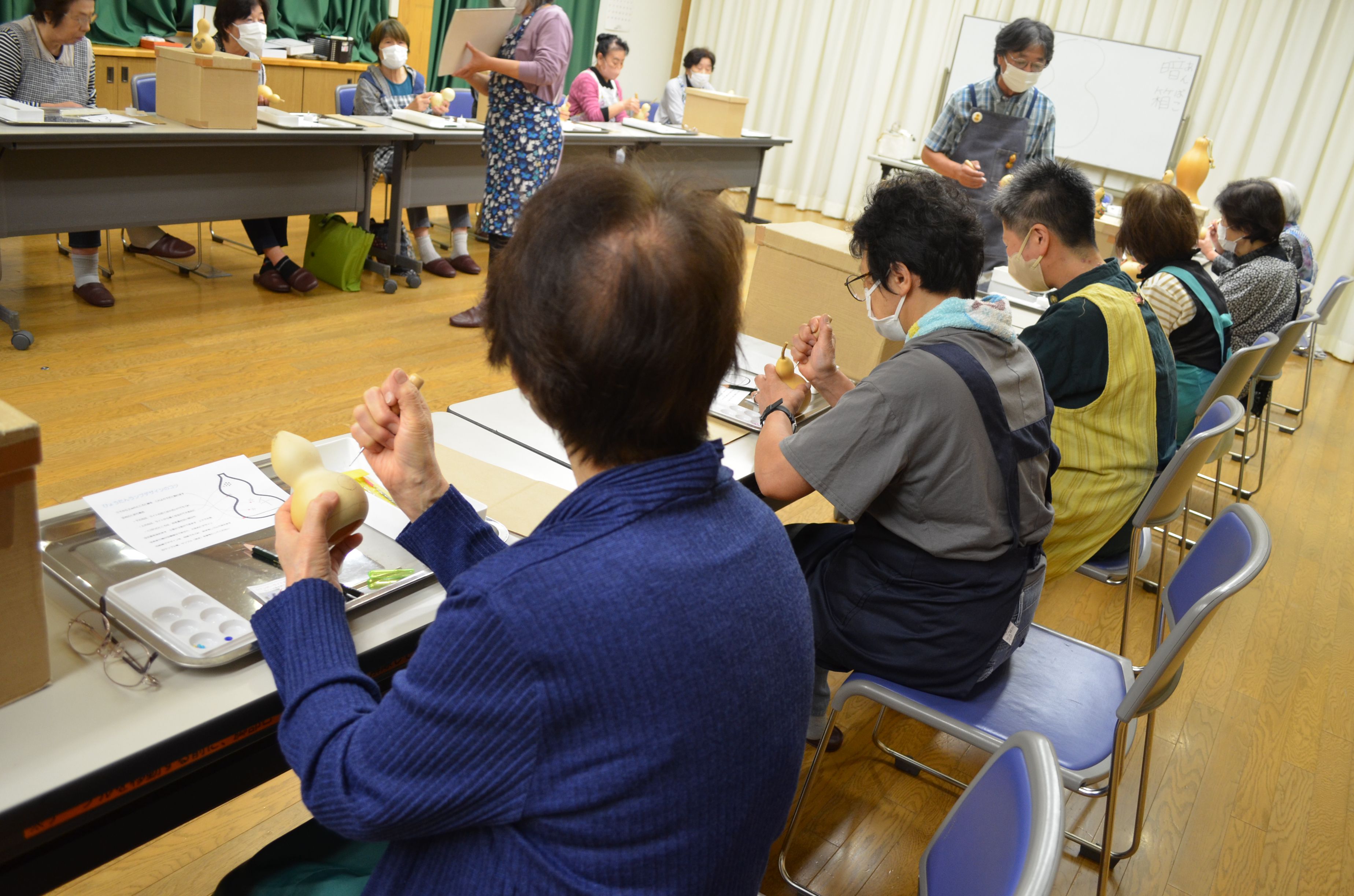 文化祭展示作品ひょうたんランプシェイドつくり