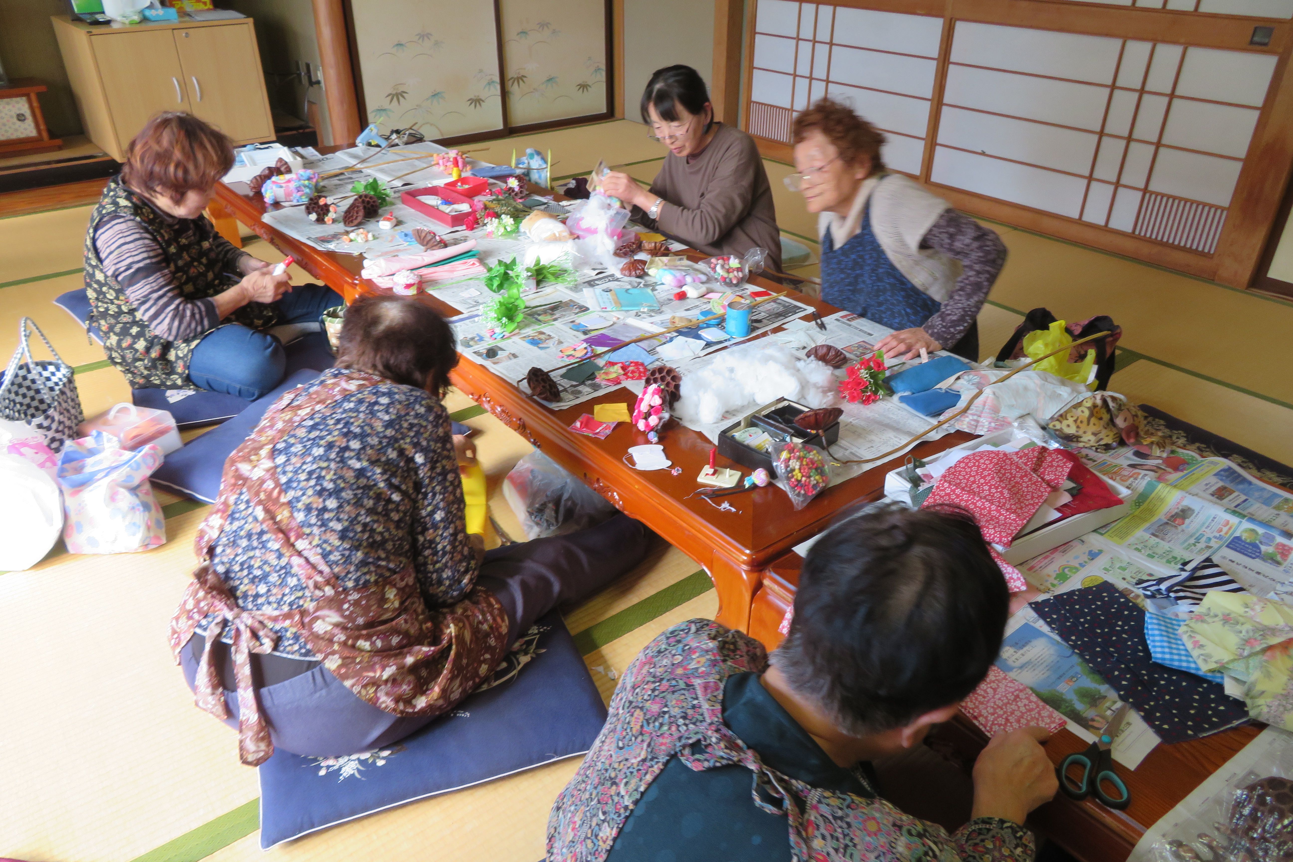 リサイクル会蓮の花作り（白椿地区公民館）