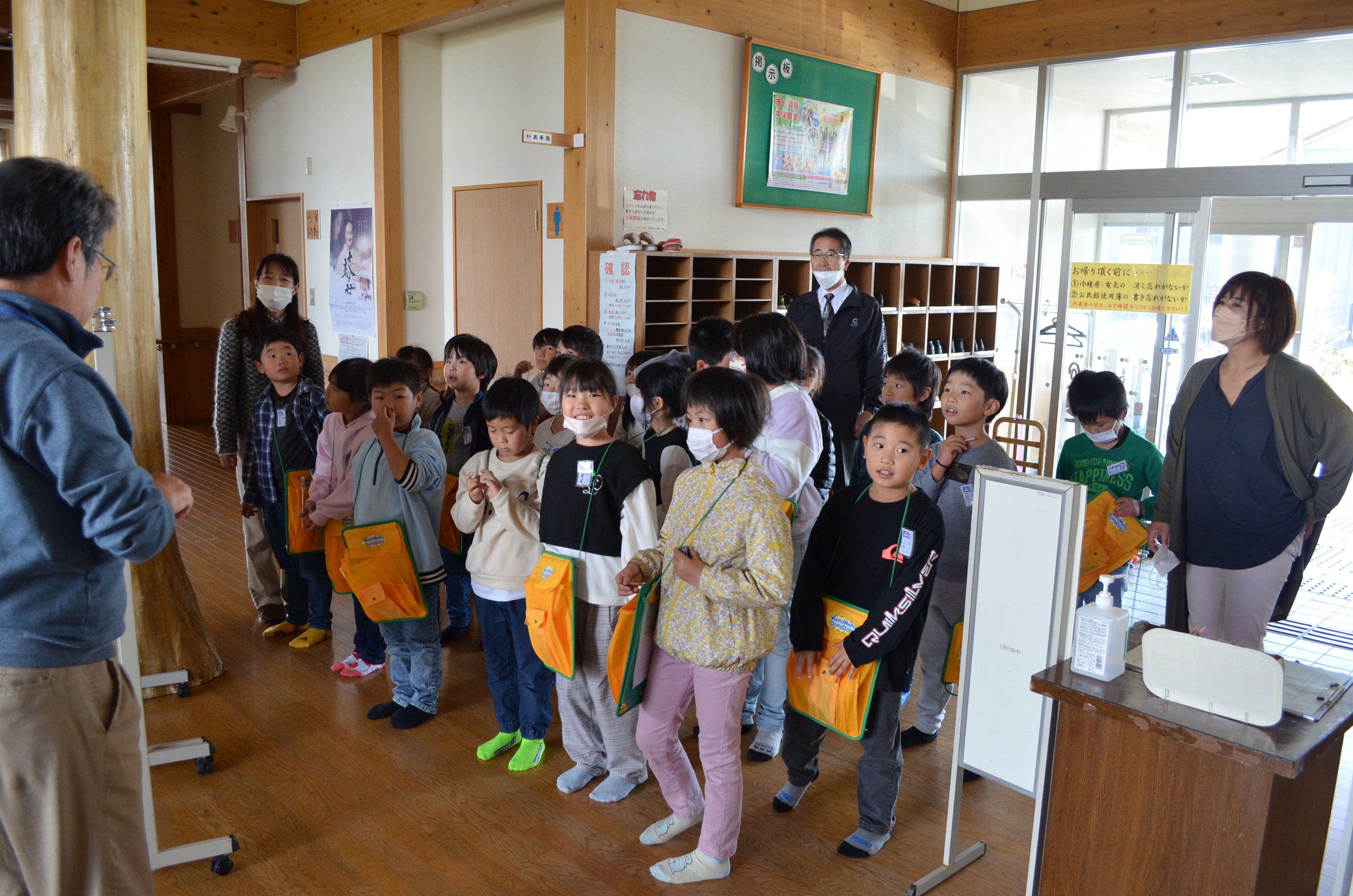 第一小学校2年生の来館とお手紙💌（中部地区公民館）