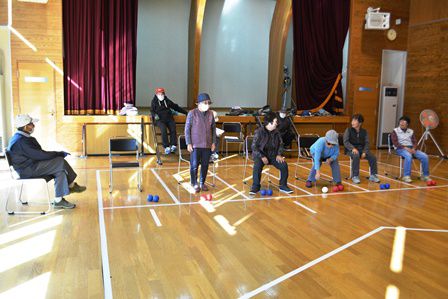 東部地区ゲートボール愛好会「ボッチャ体験・忘年会」を開催