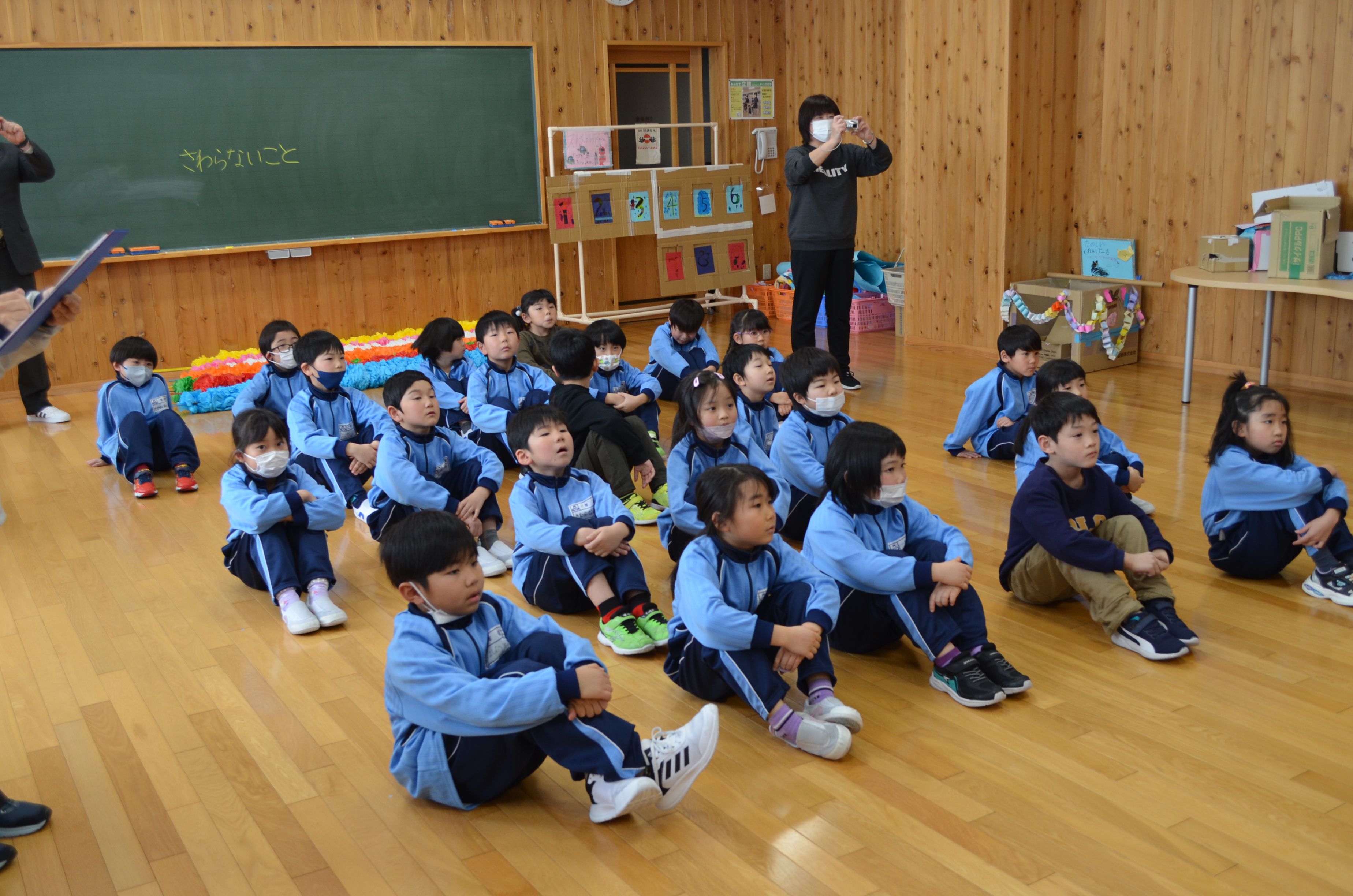 第一小学校1年生に「昔のあそび」を伝えてきました！（中部地区公民館）