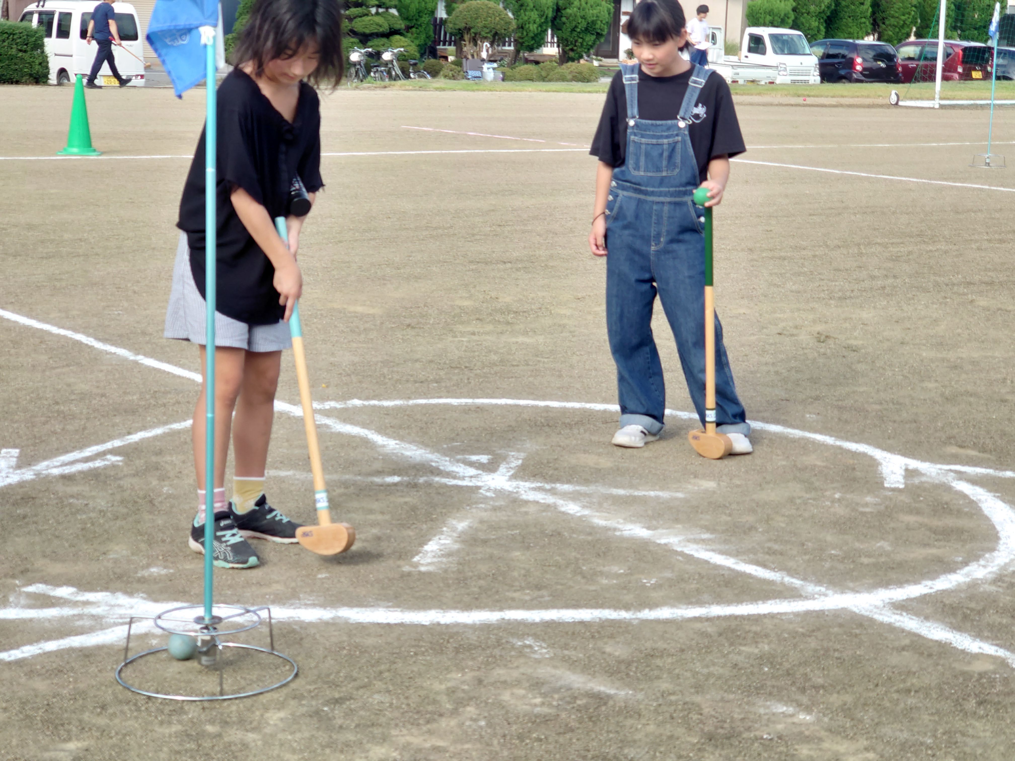 小学生とのグランドゴルフ交流会（西部地区公民館）