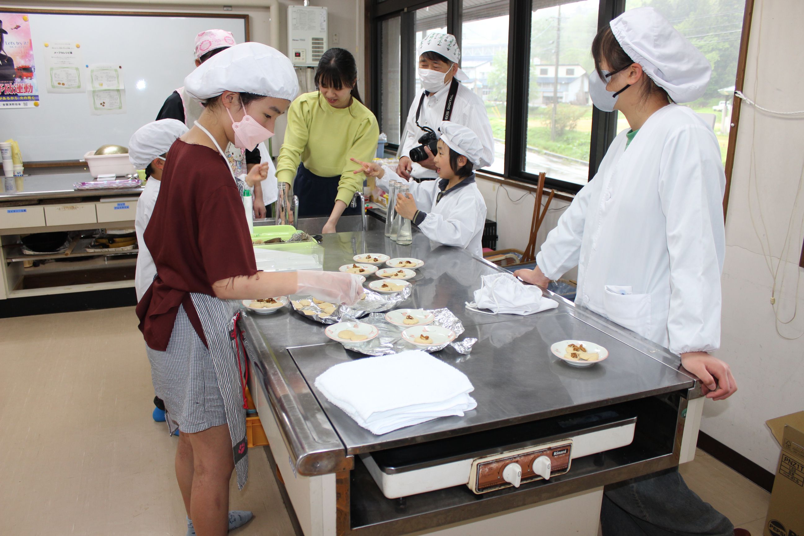 樹液の甘みを体験しよう～手ノ子小学校との交流会（中津川地区）