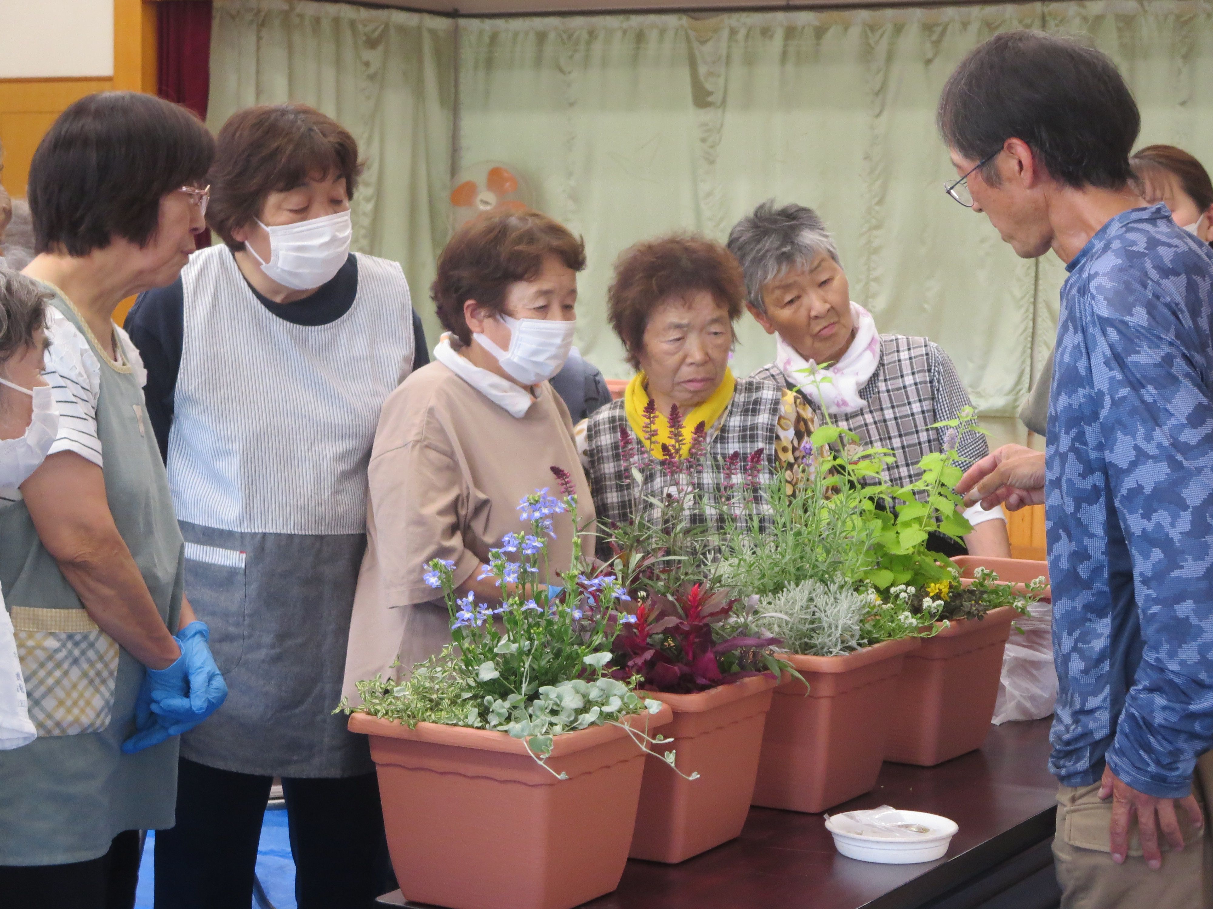 花の寄せ植え教室・さわやかクラブ（西部地区まちづくりセンター）