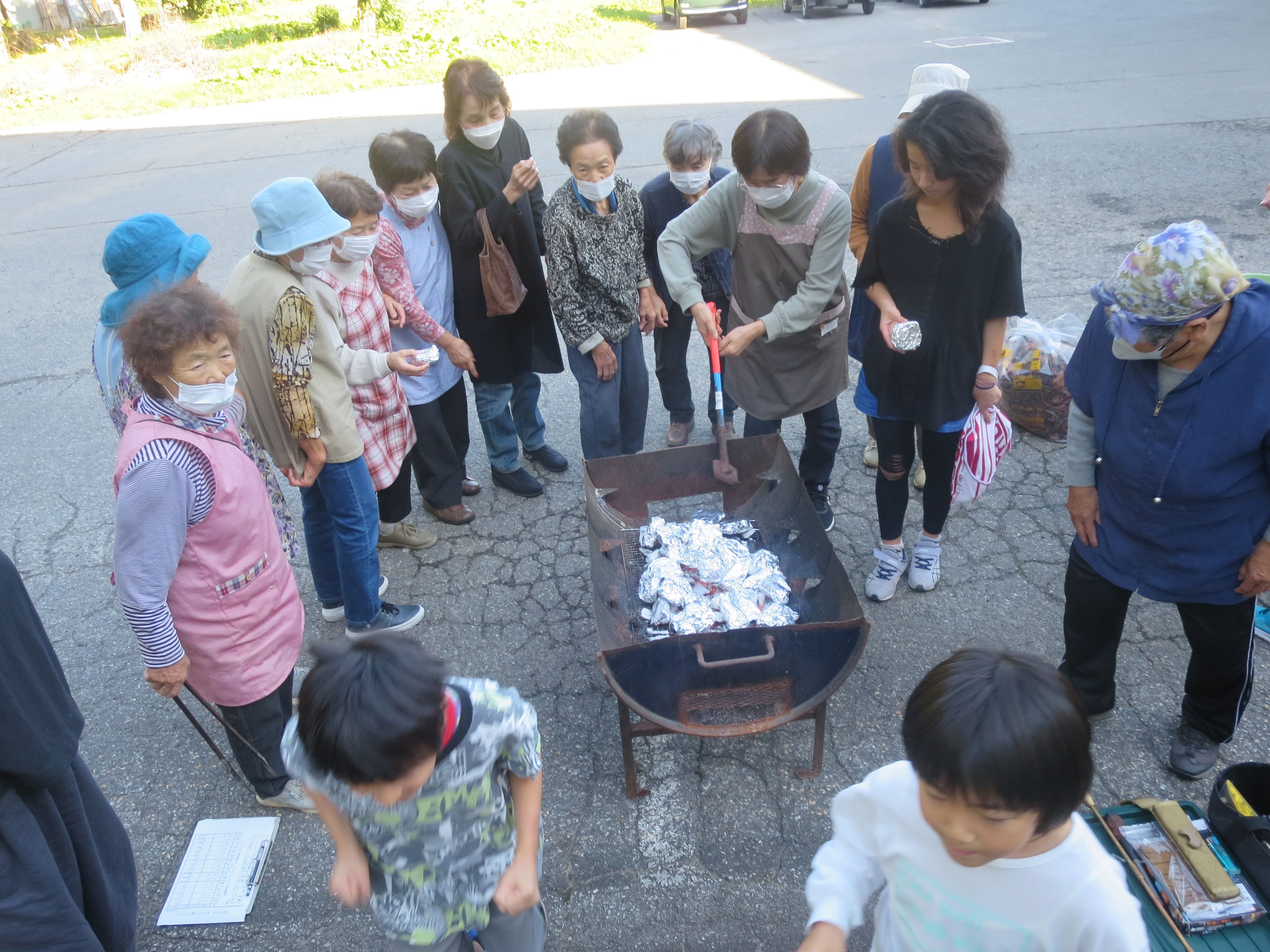 さわやかクラブ・手ノ子小学校交流（西部地区まちづくりセンター）