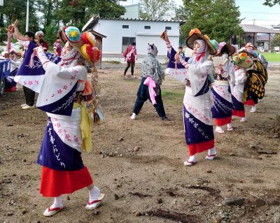 「椿念仏踊り」の奉納と巡行