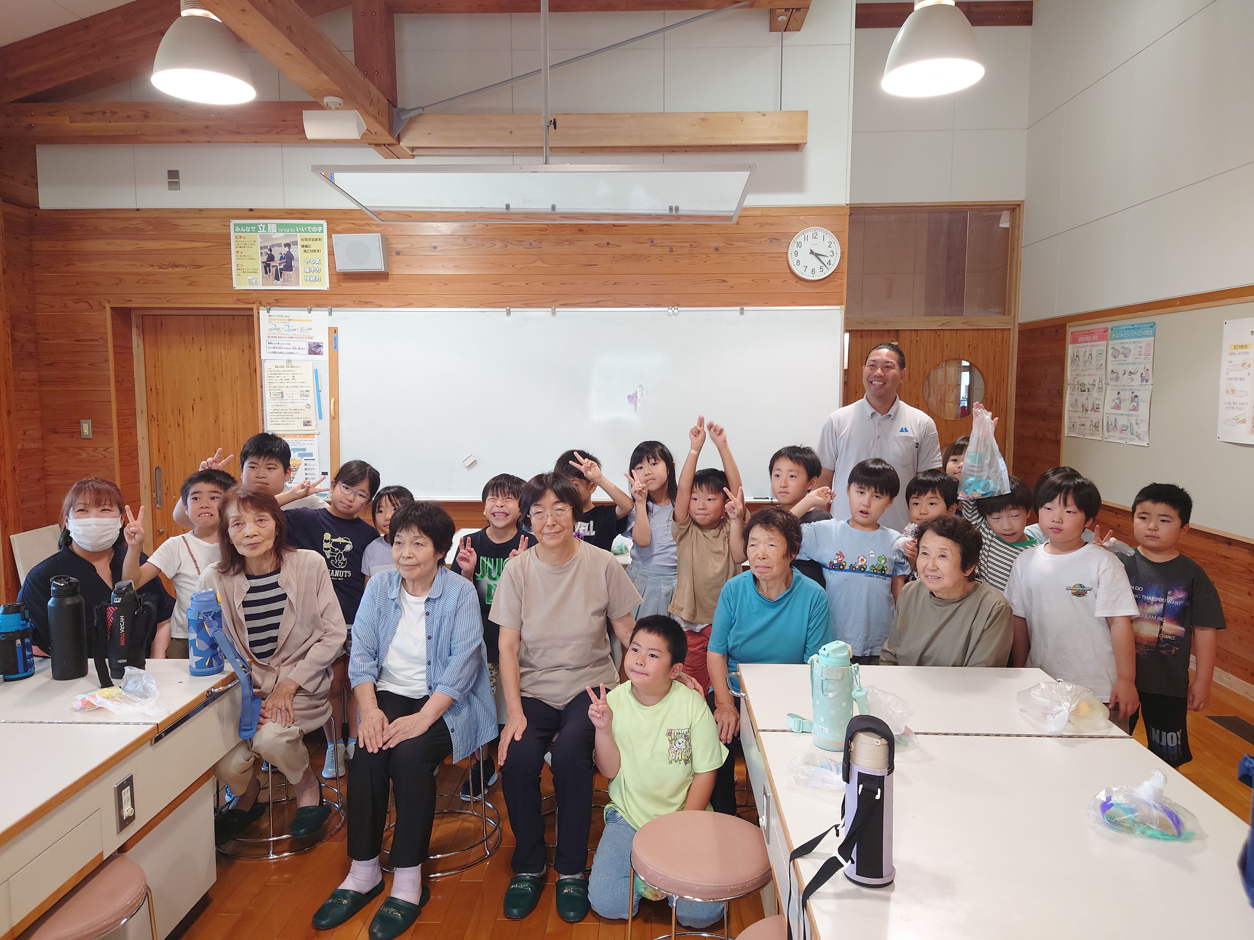 第2小学校との交流会・しおり作り(西部地区まちづくりセンター)