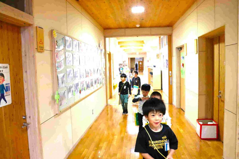 １年生が学校探検を行いました