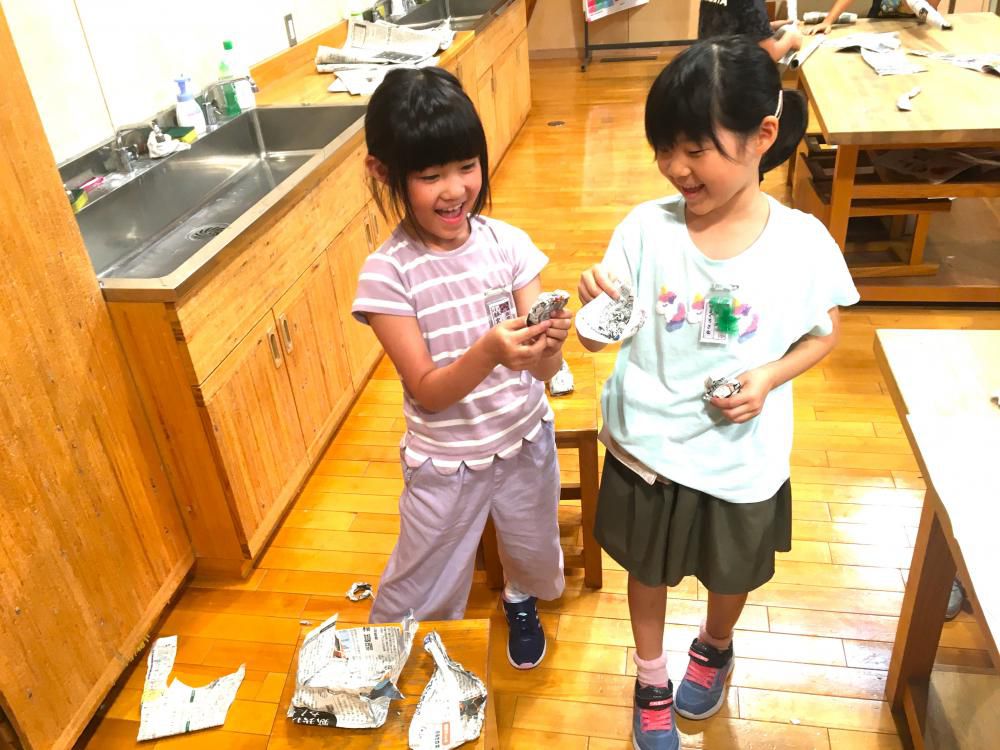 新聞紙で遊ぼう