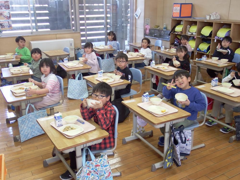 １年生　初めての給食