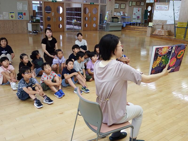 １・６年　読み聞かせ