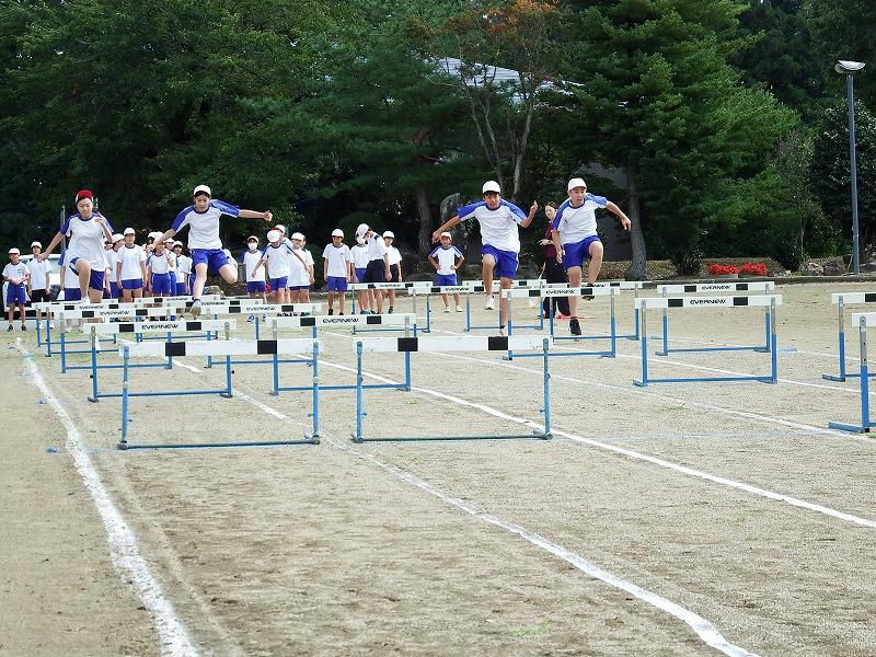 5・6年生　ハードル走の記録をとりました！