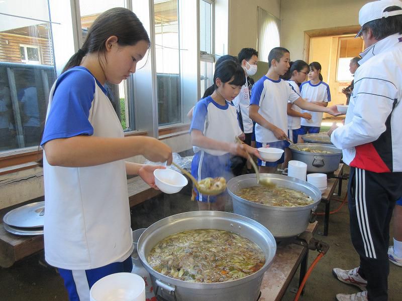 全校芋煮会